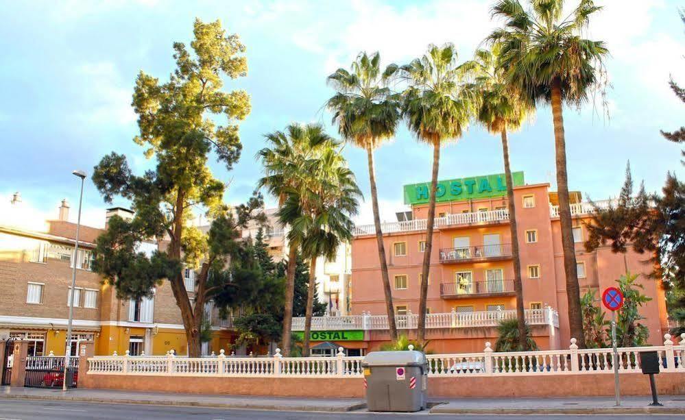 Hostal La Casa De Enfrente Malaga Exterior photo