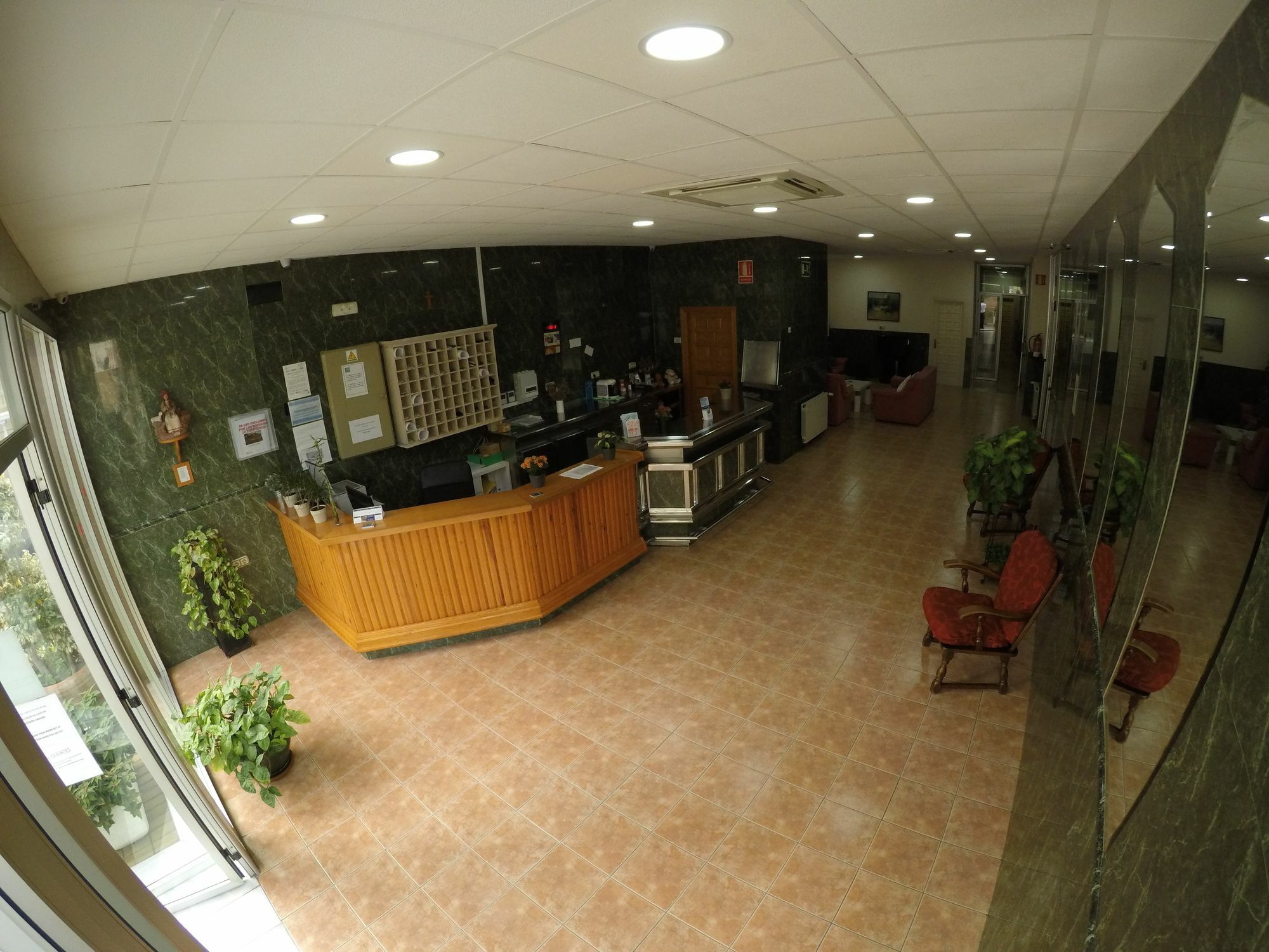 Hostal La Casa De Enfrente Malaga Exterior photo